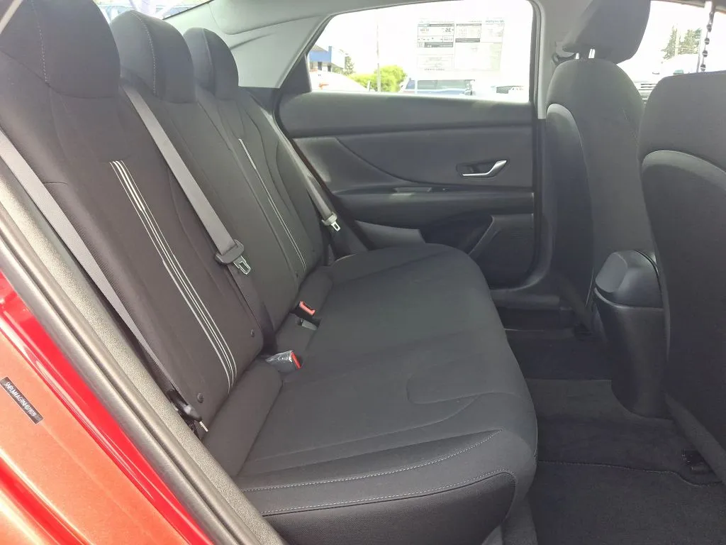 Hyundai Elantra photo 11