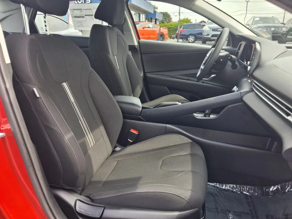 Hyundai Elantra photo 10