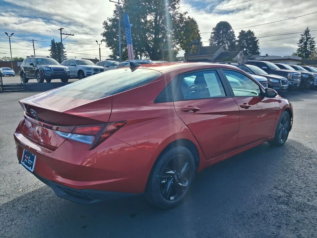 Hyundai Elantra photo 7