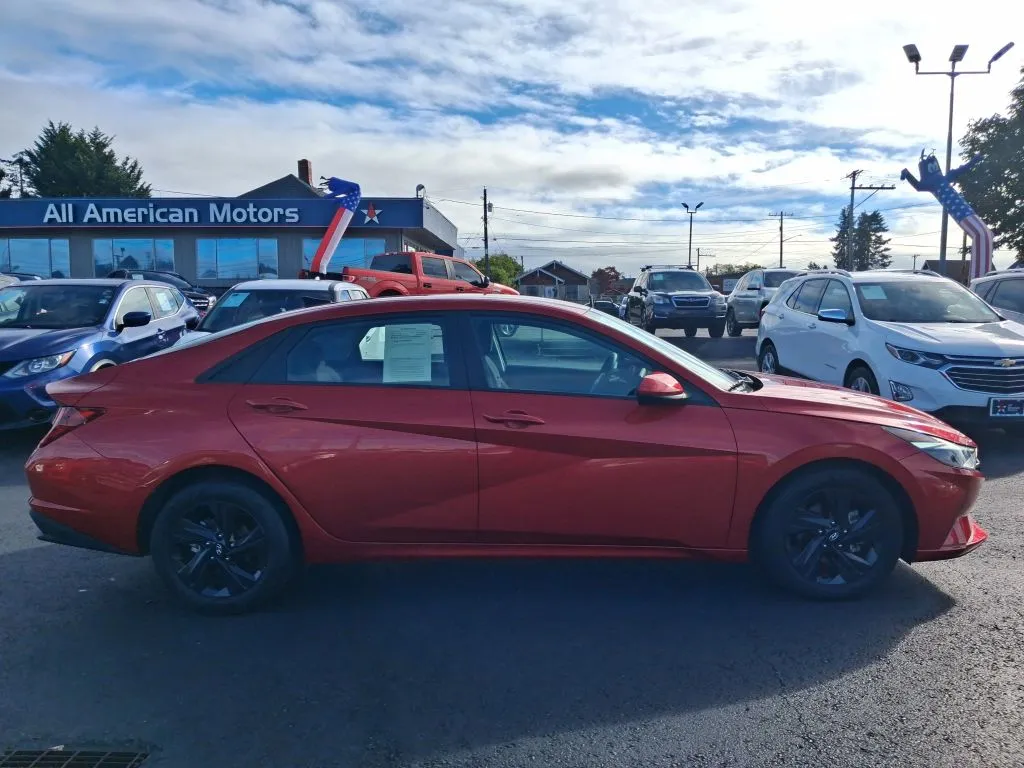Hyundai Elantra photo 8