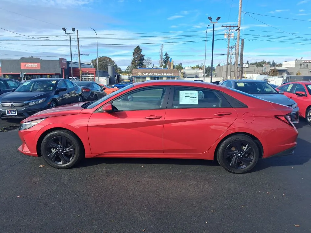Hyundai Elantra photo 4