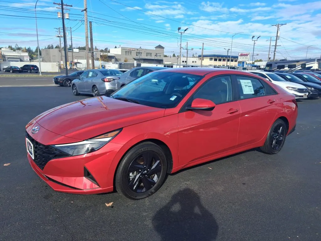 Hyundai Elantra photo 3