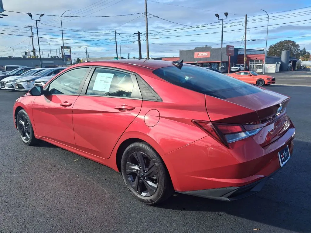 Hyundai Elantra photo 5