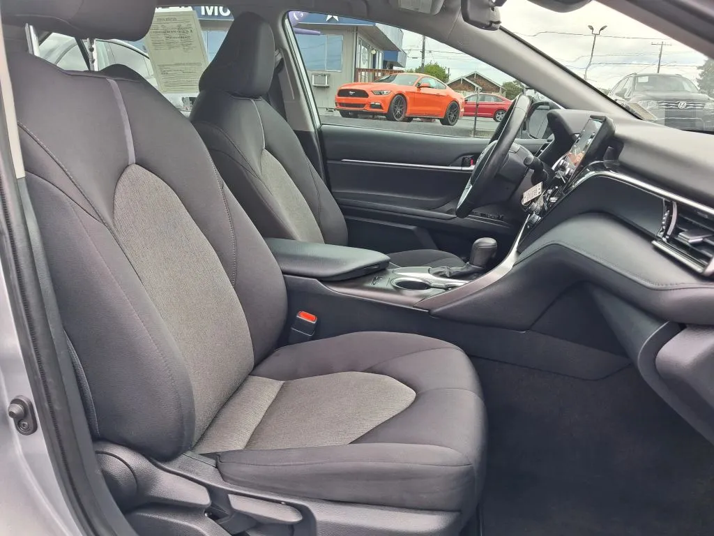 Toyota Camry photo 13
