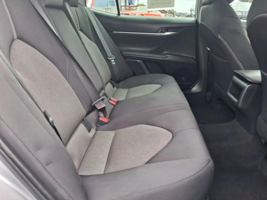 Toyota Camry photo 15