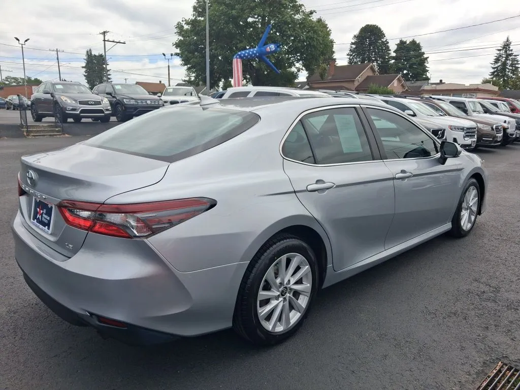 Toyota Camry photo 11