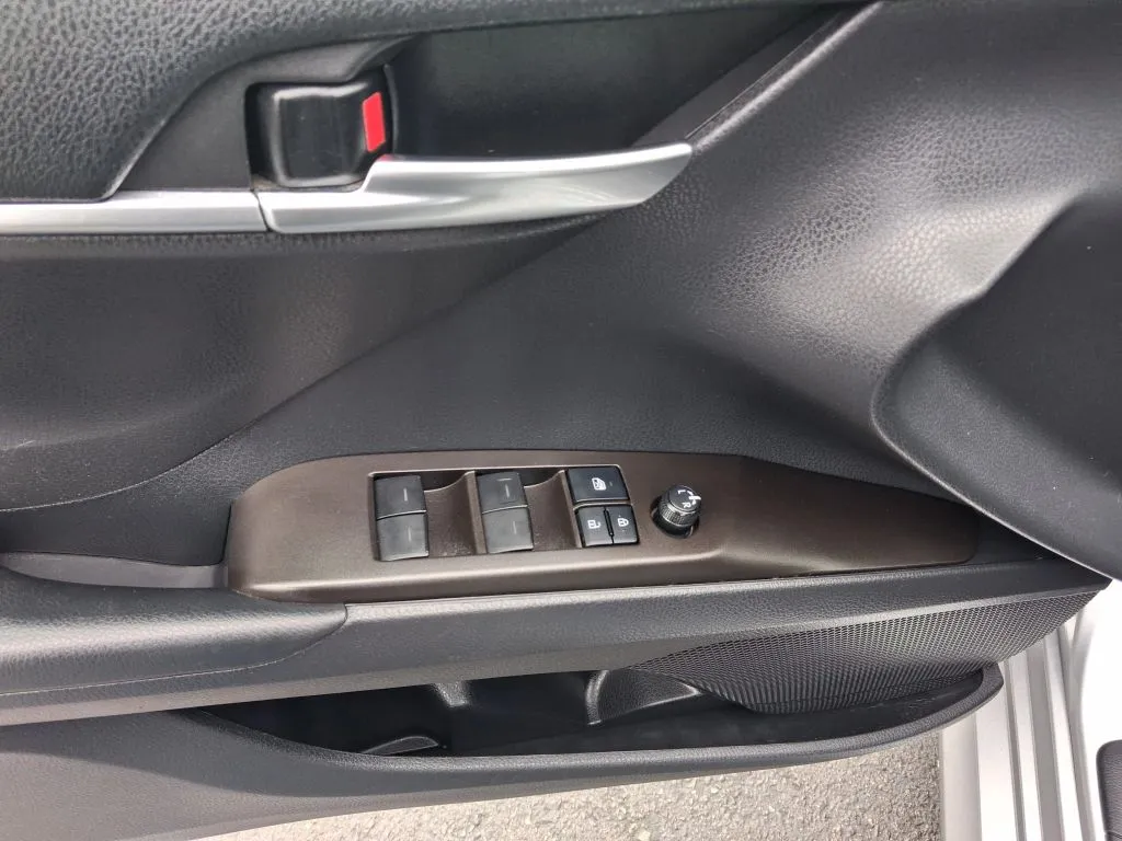 Toyota Camry photo 19