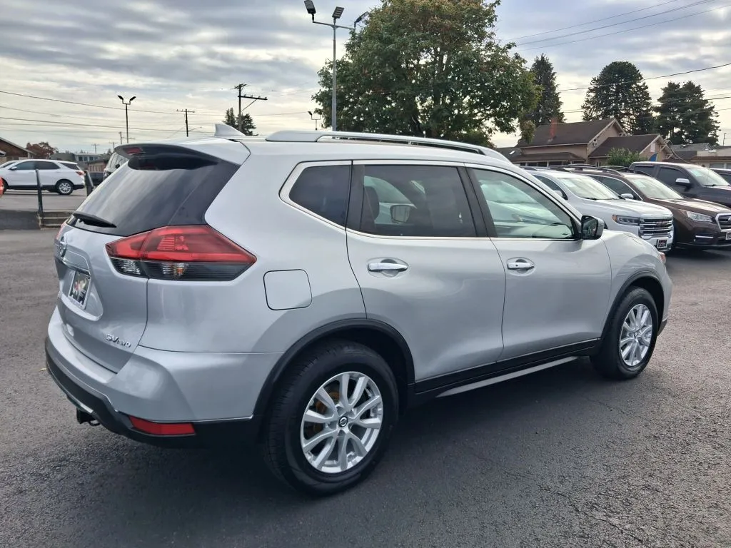 Nissan Rogue photo 8