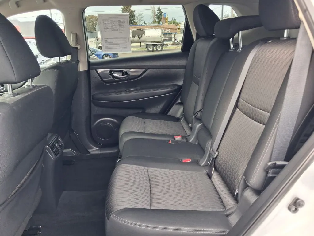 Nissan Rogue photo 14