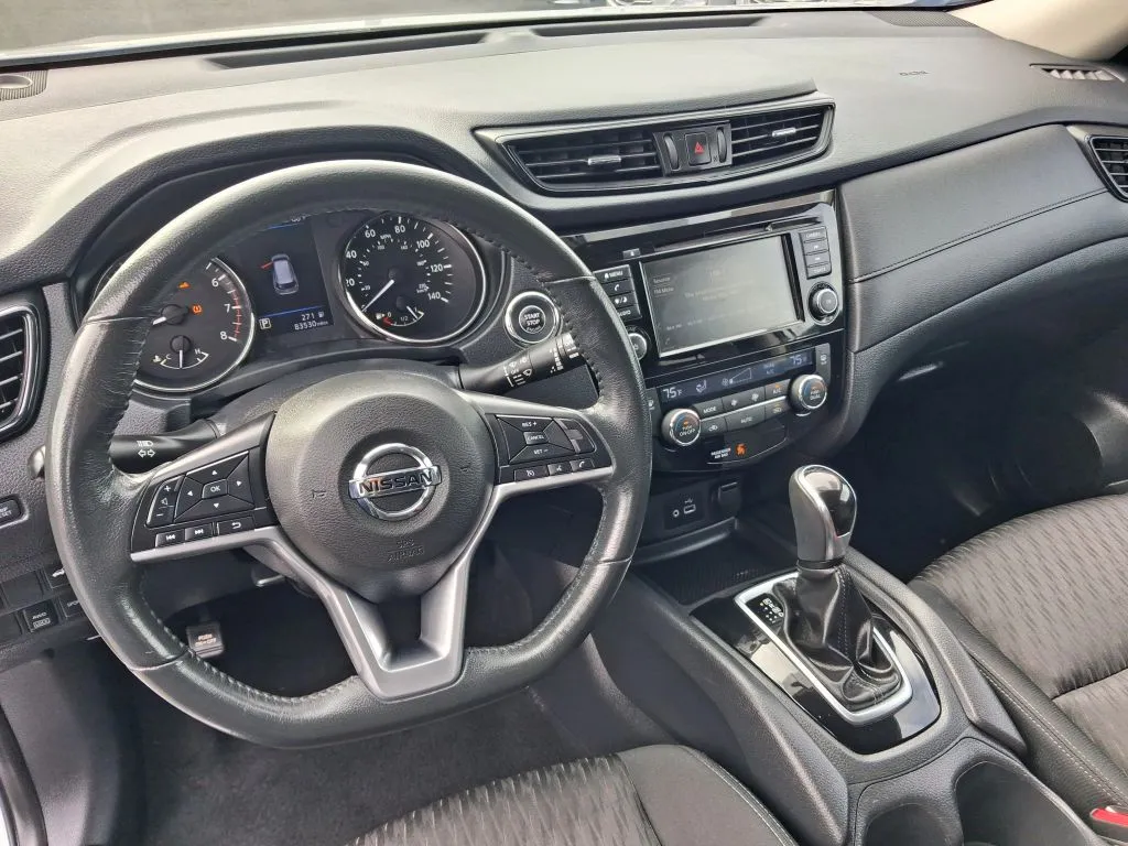 Nissan Rogue photo 16
