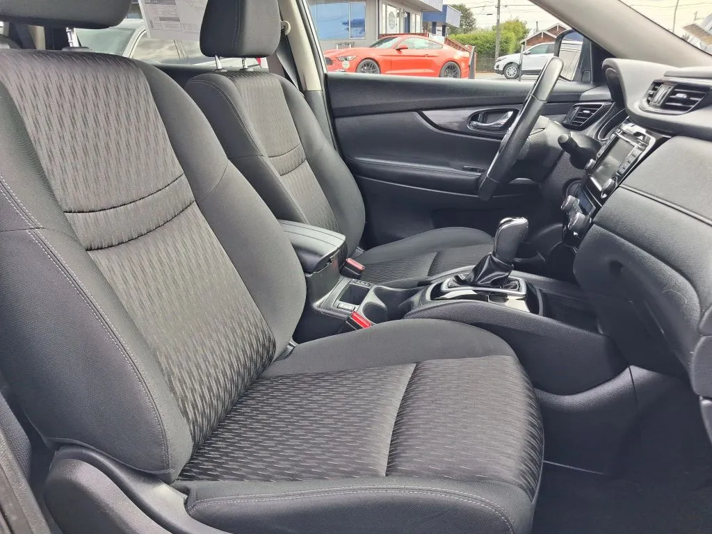 Nissan Rogue photo 10