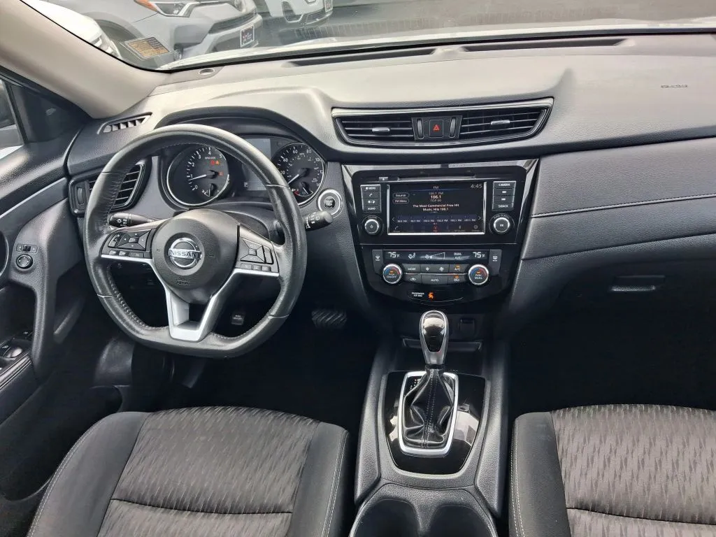 Nissan Rogue photo 11