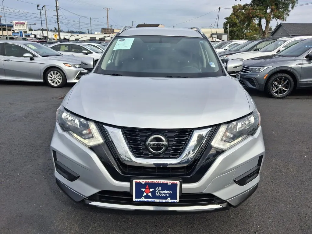 Nissan Rogue photo 2