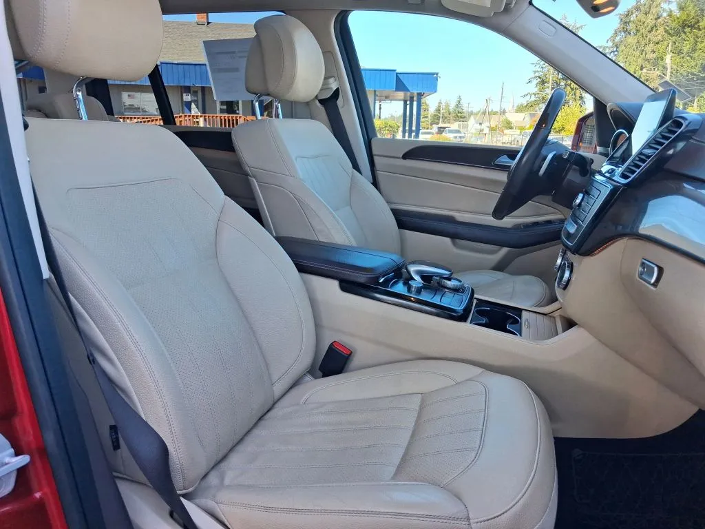 Mercedes-Benz GLS photo 29