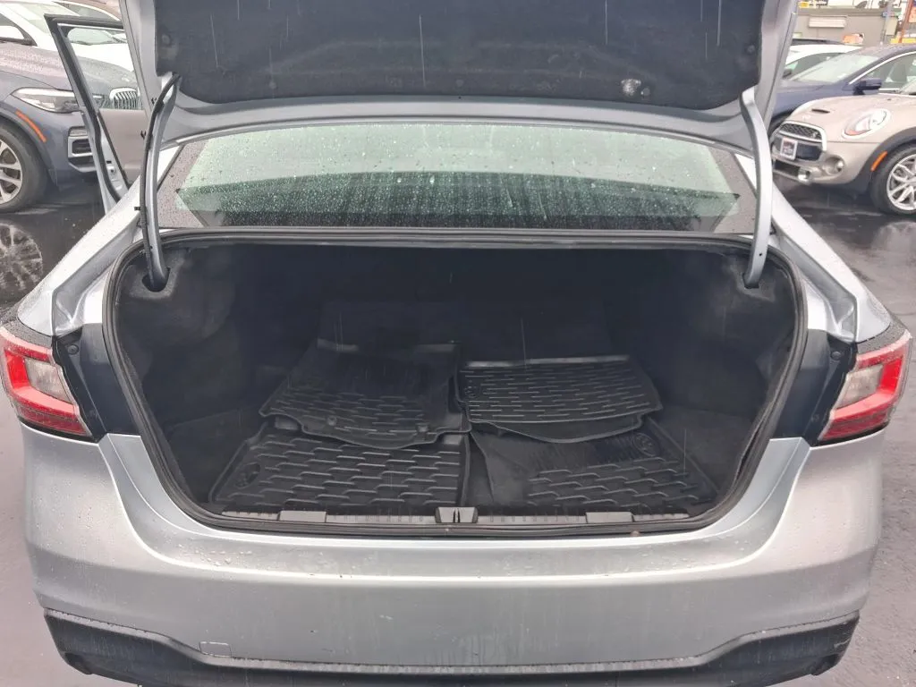 Subaru Legacy photo 18