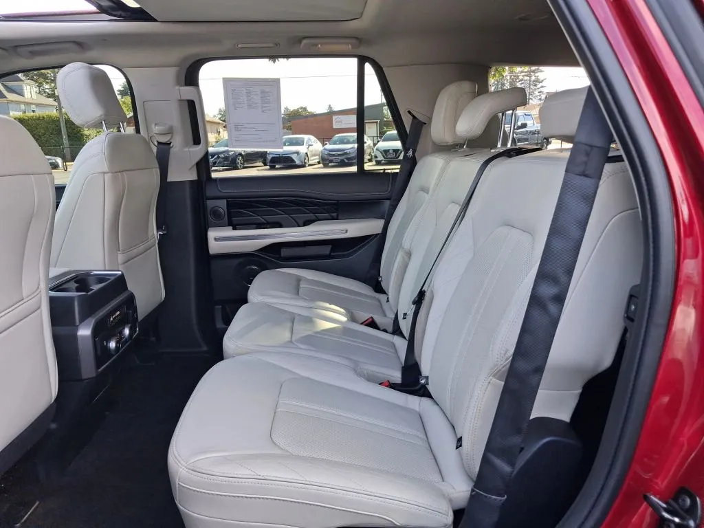 Ford Expedition photo 21