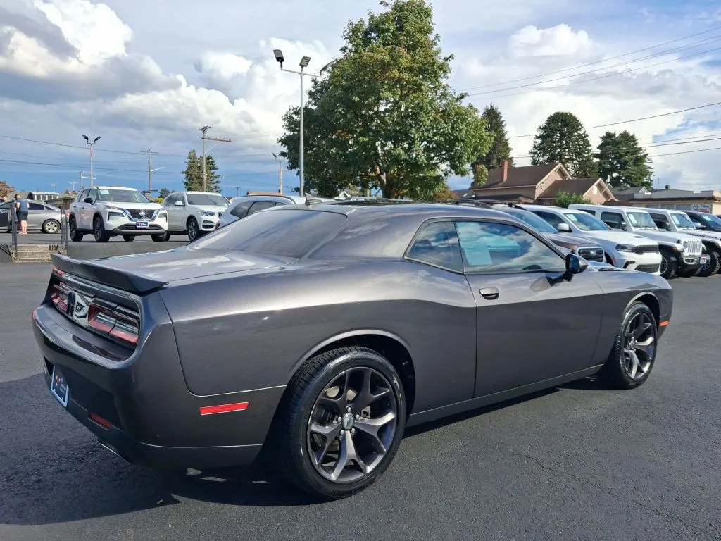 Dodge Challenger photo 12