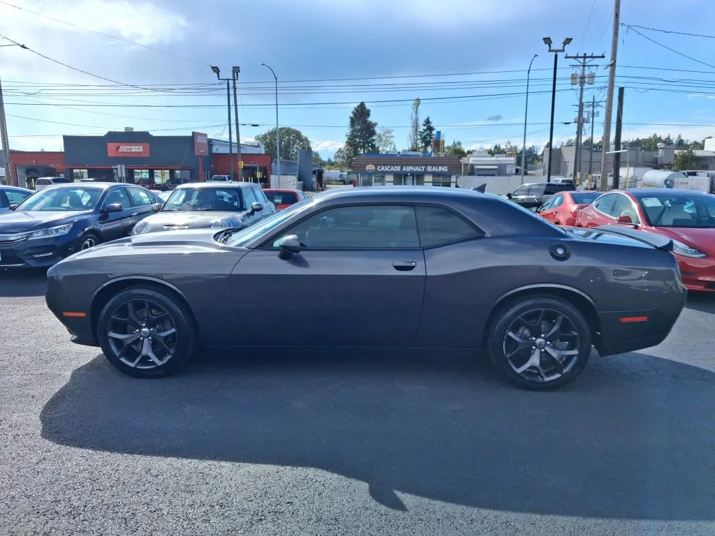 Dodge Challenger photo 7