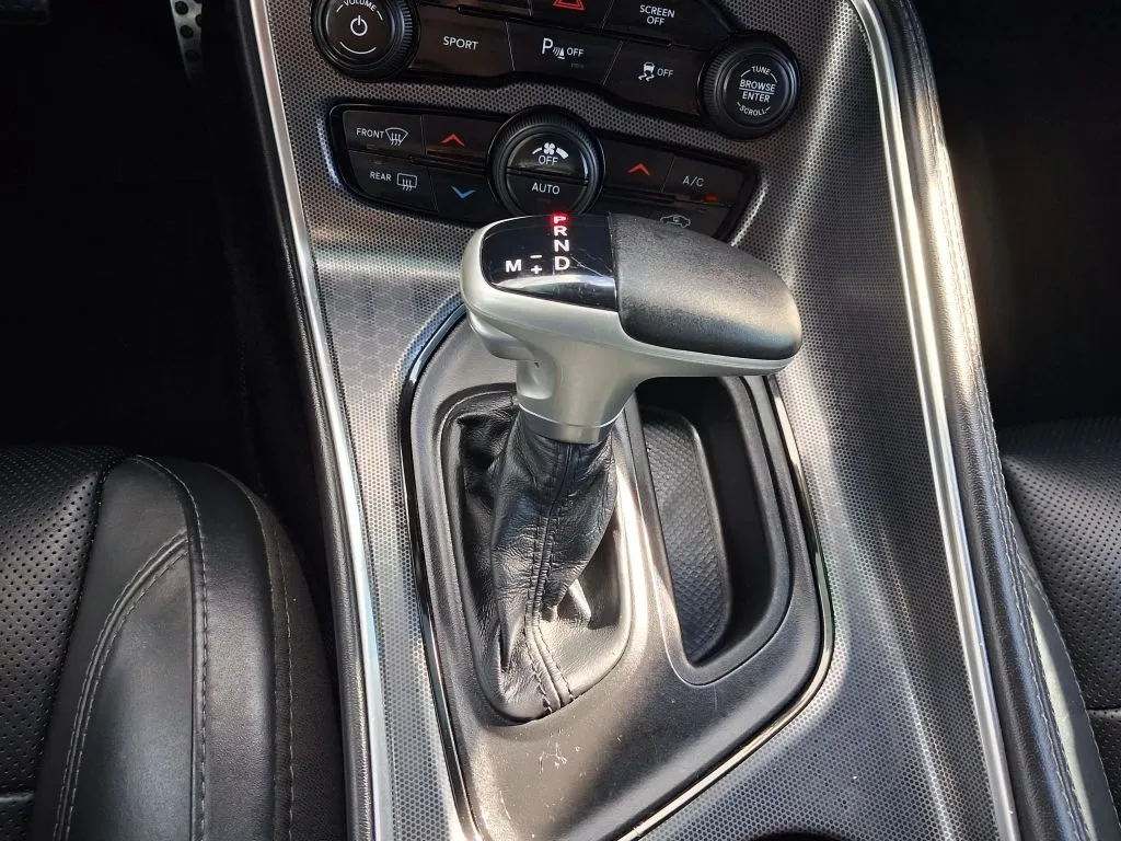 Dodge Challenger photo 16