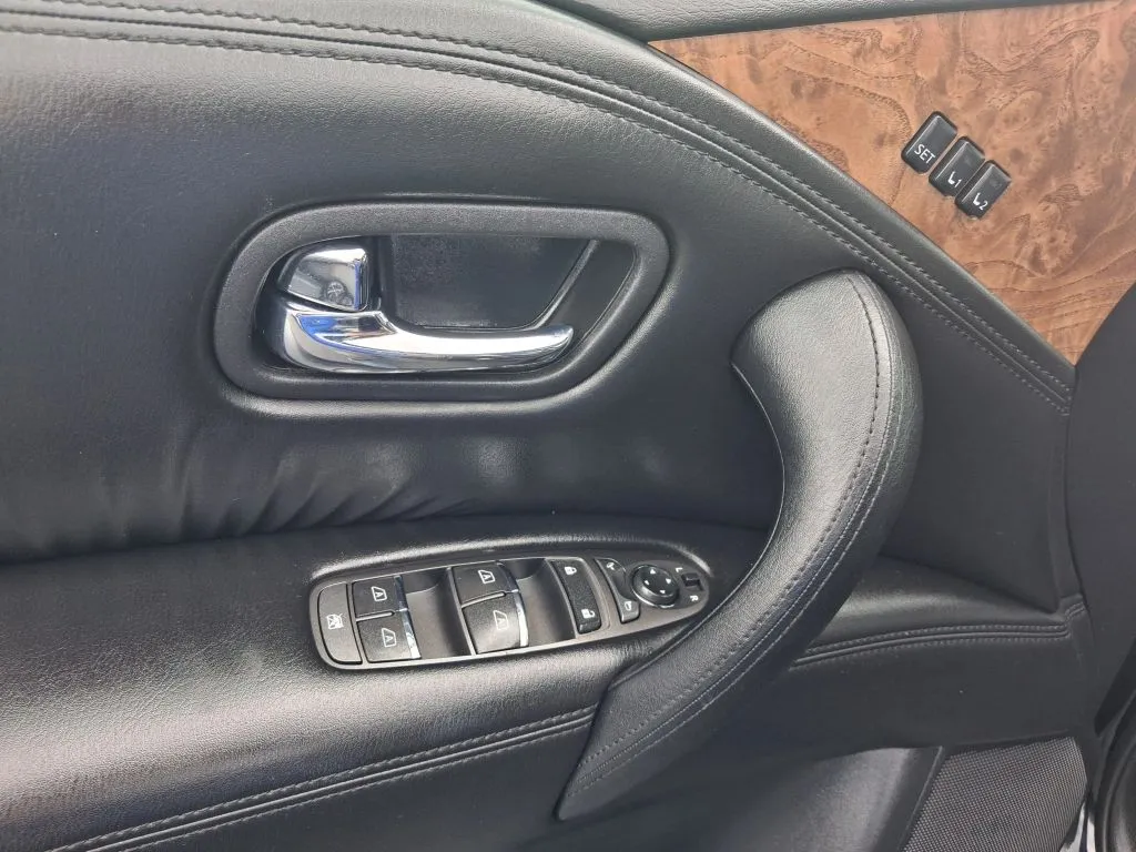 Nissan Armada photo 22