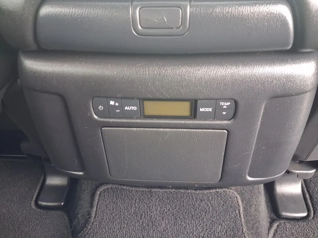 Nissan Armada photo 15