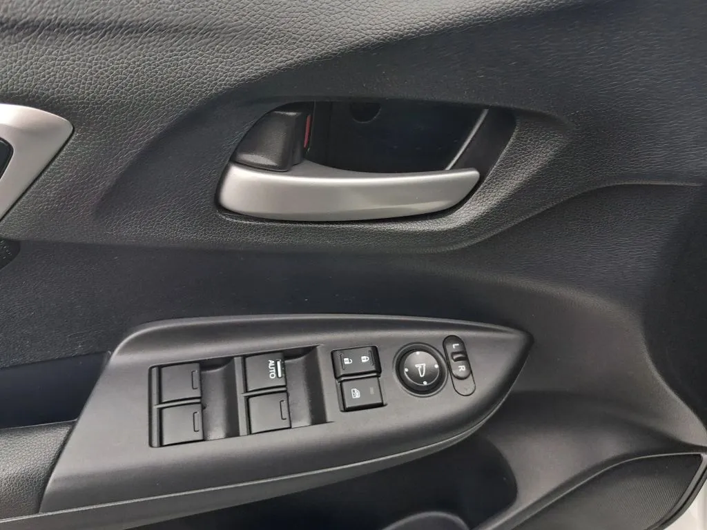 Honda Fit photo 18