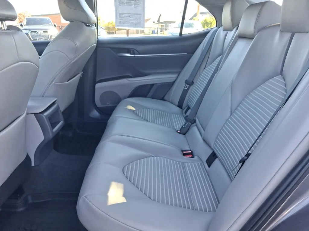 Toyota Camry photo 18