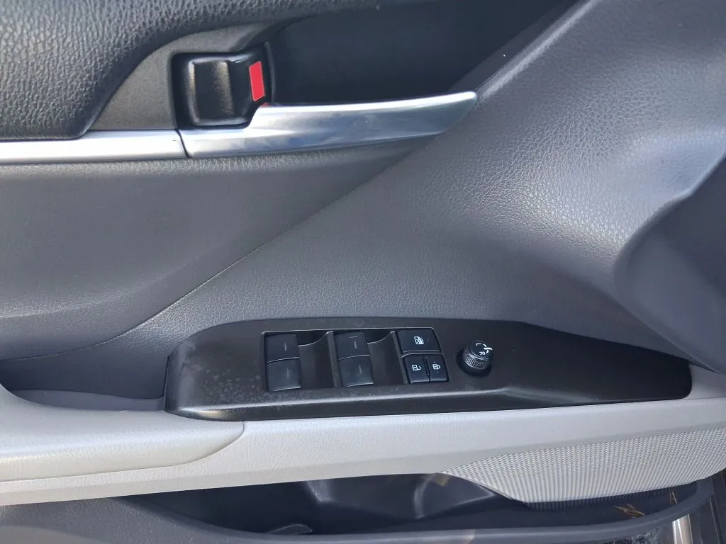 Toyota Camry photo 15