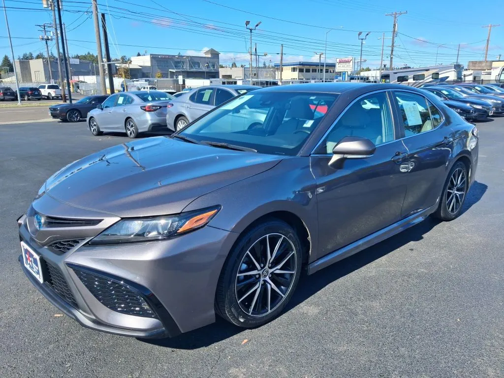 Toyota Camry photo 3