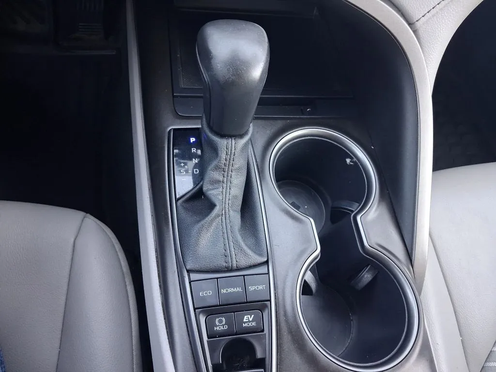 Toyota Camry photo 14