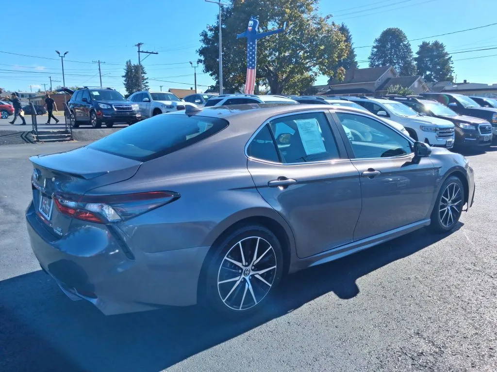 Toyota Camry photo 7