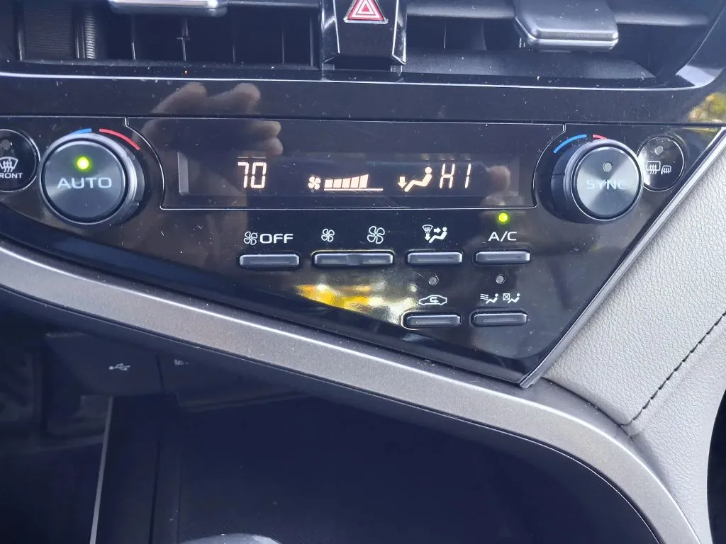 Toyota Camry photo 13