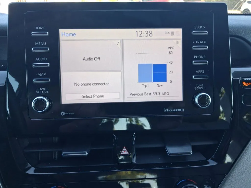 Toyota Camry photo 12