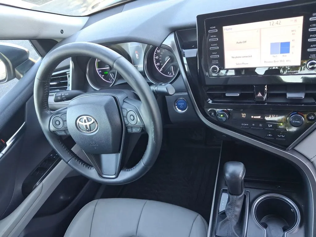 Toyota Camry photo 20