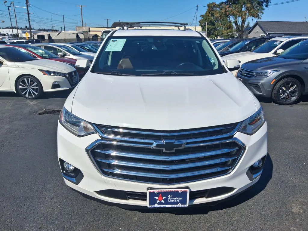 Chevrolet Traverse photo 2
