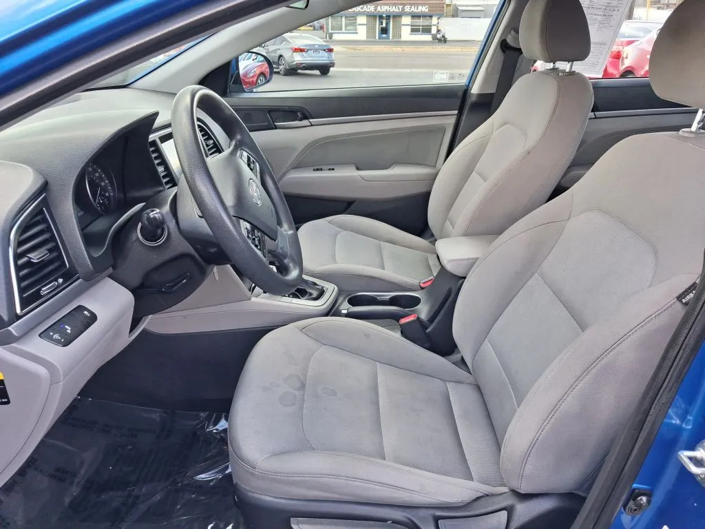 Hyundai Elantra photo 16
