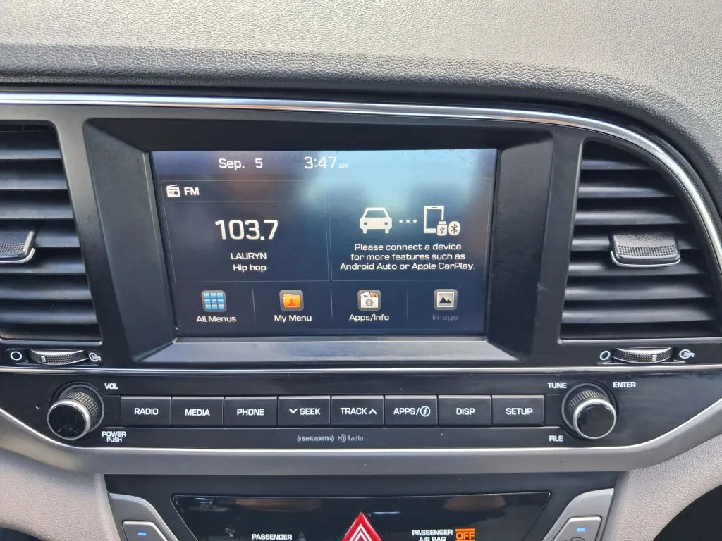 Hyundai Elantra photo 22