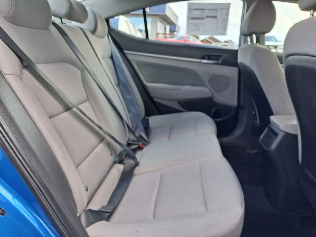 Hyundai Elantra photo 13