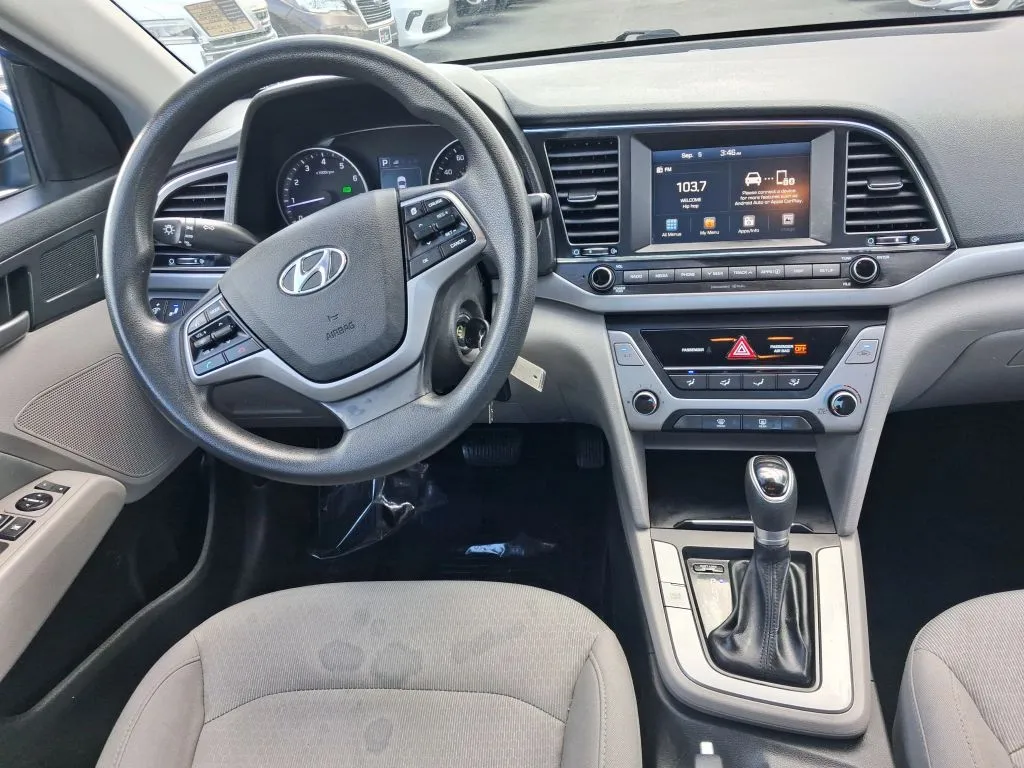 Hyundai Elantra photo 14