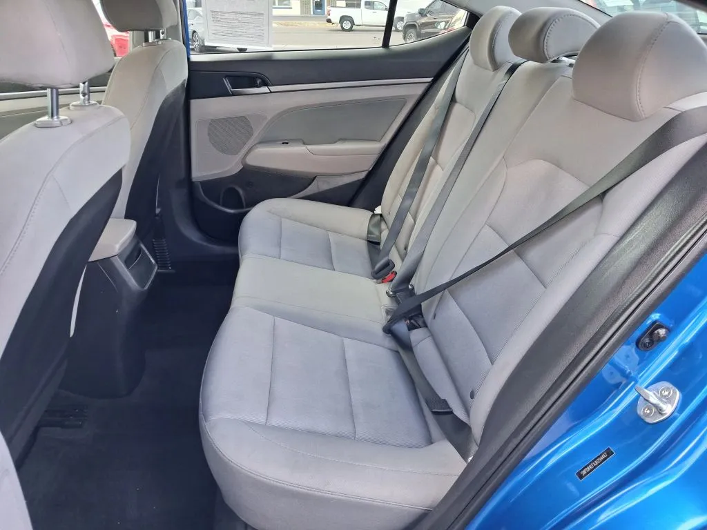 Hyundai Elantra photo 15