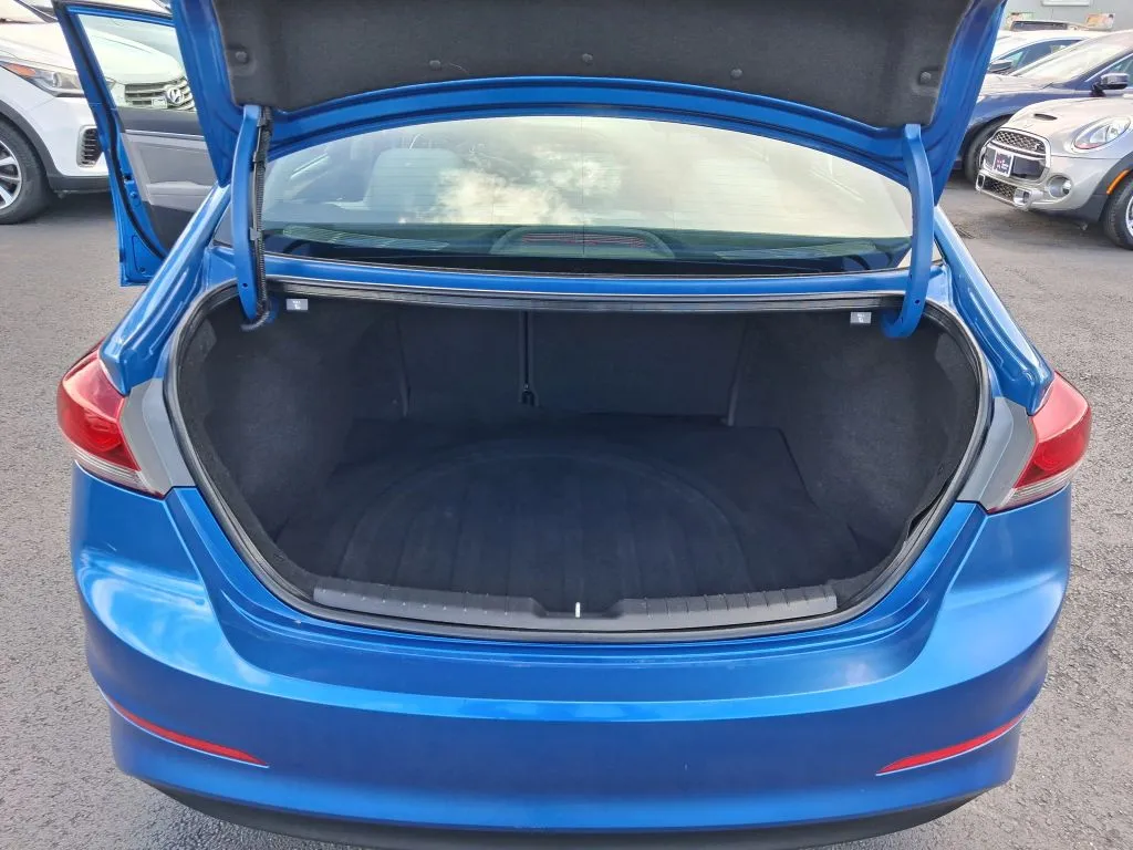 Hyundai Elantra photo 10