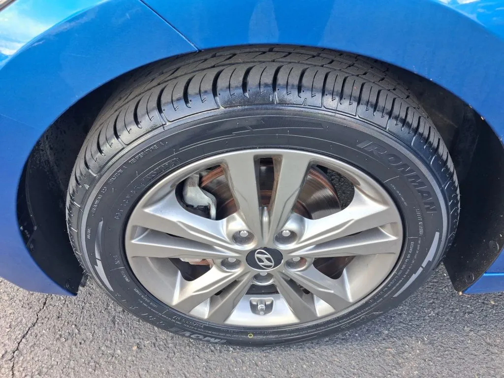 Hyundai Elantra photo 21