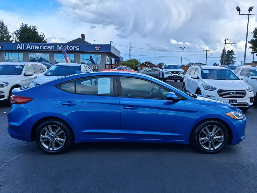 Hyundai Elantra photo 9