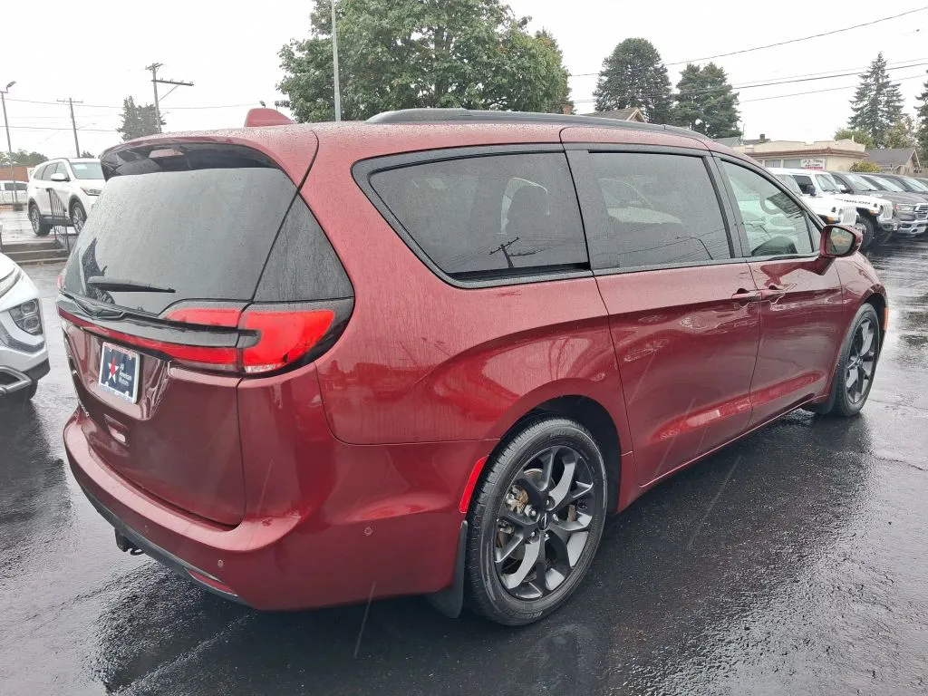 Chrysler Pacifica photo 7