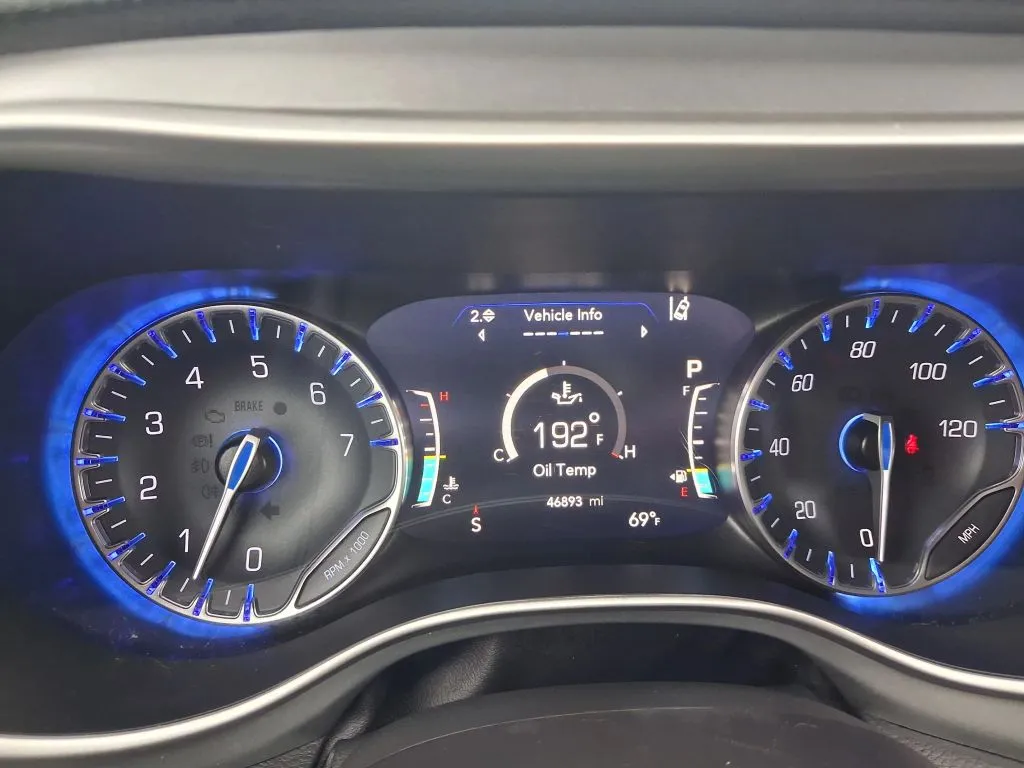 Chrysler Pacifica photo 24