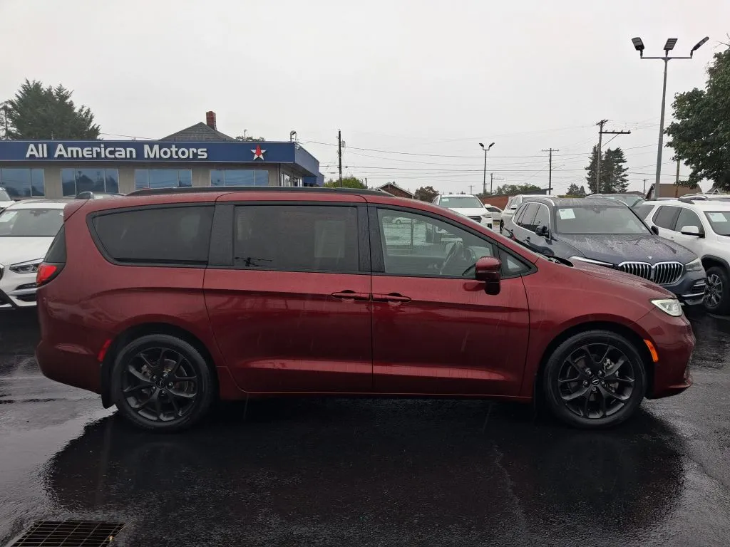Chrysler Pacifica photo 8