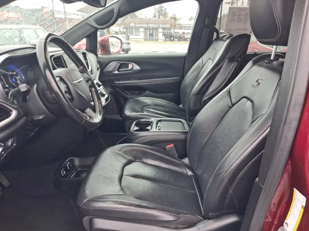 Chrysler Pacifica photo 18