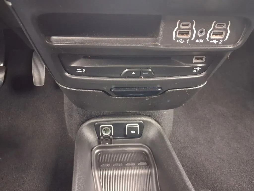 Chrysler Pacifica photo 23