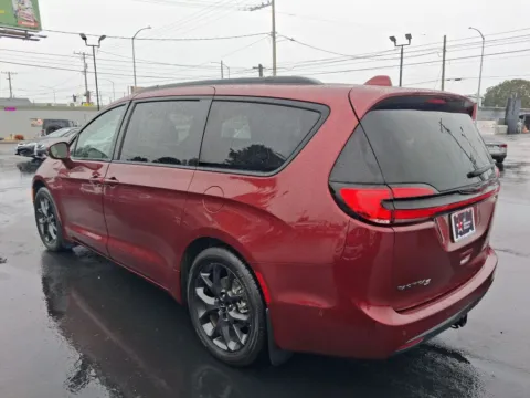More photos of 2021 Chrysler Pacifica Touring L Minivan 4D at All American Motors, WA
