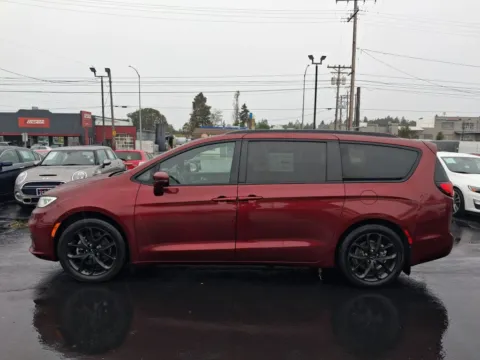 More photos of 2021 Chrysler Pacifica Touring L Minivan 4D at All American Motors, WA